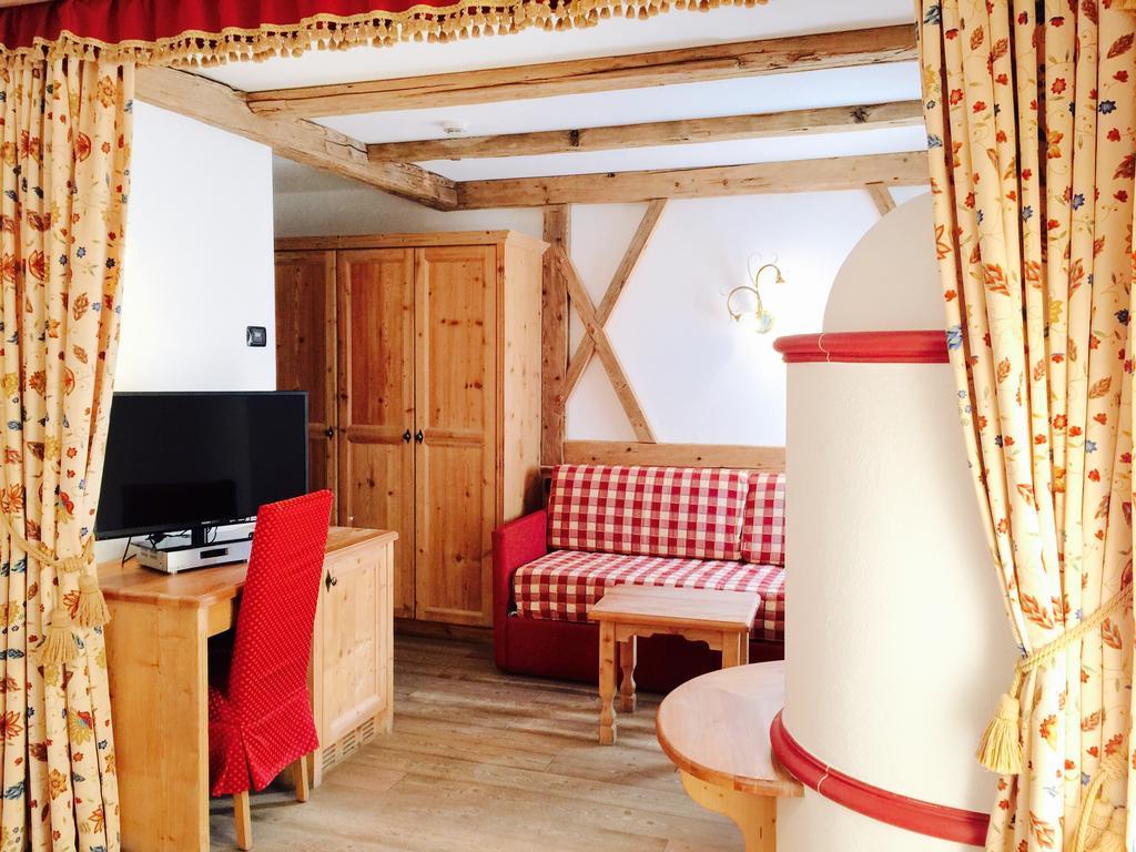 Hotel Laurin Canazei Rum bild