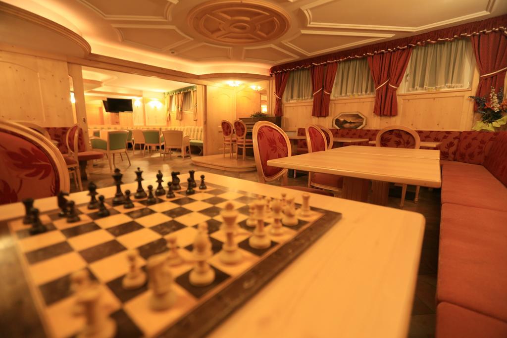 Hotel Laurin Canazei Rum bild