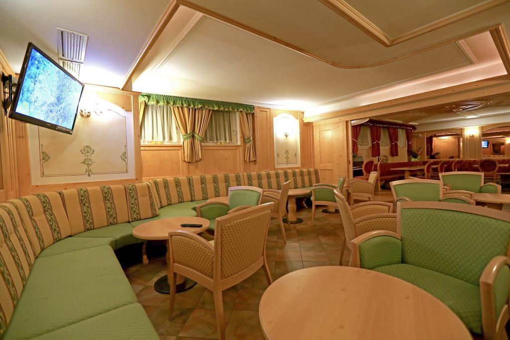Hotel Laurin Canazei Exteriör bild